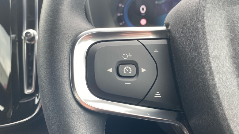 Volvo XC40 2.0 B3P Core 5dr Auto Petrol Estate